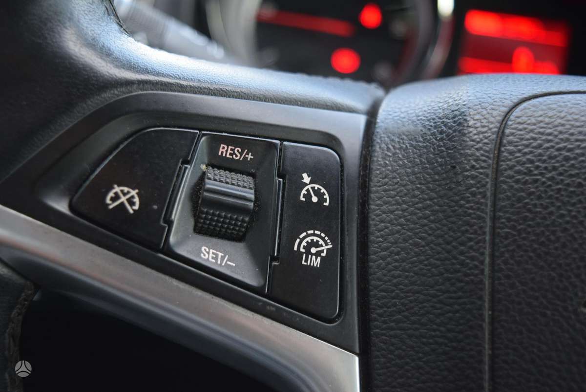 Opel Astra 2013 — photo 19