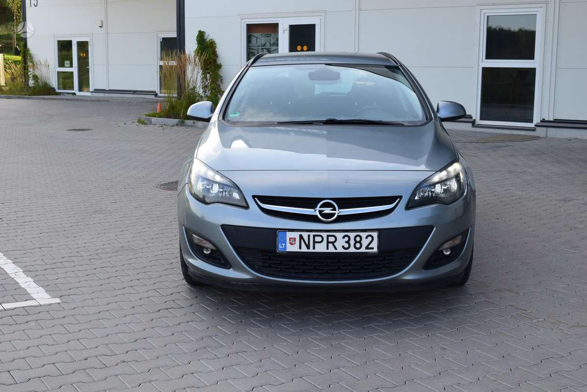 Opel Astra 2013 — rear view