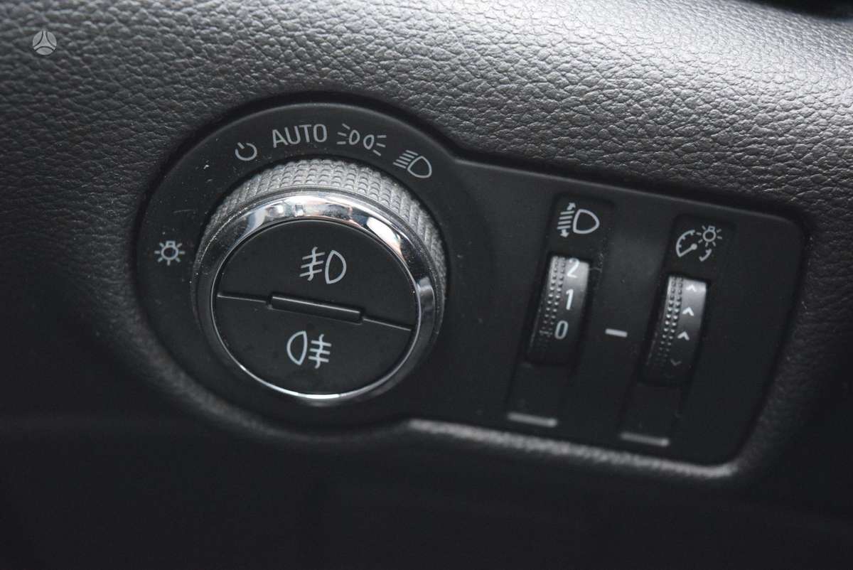 Opel Astra 2013 — photo 20