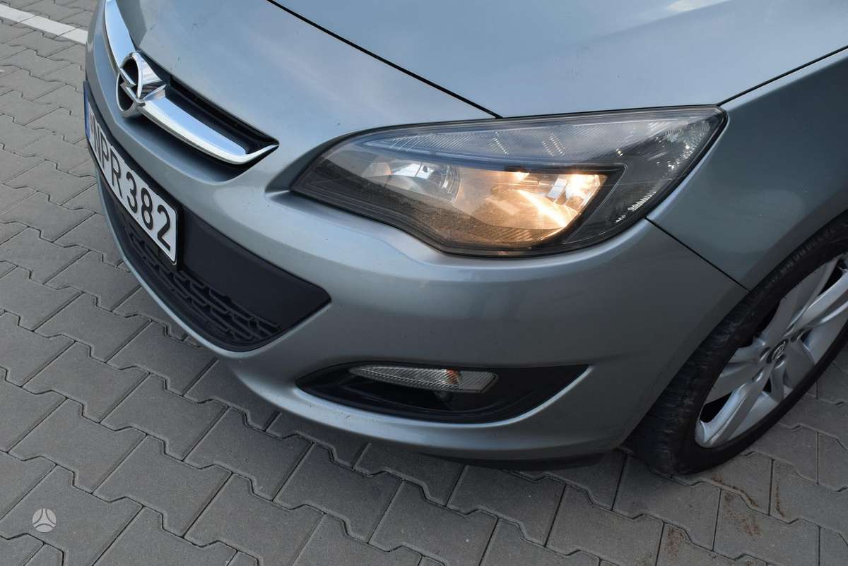 Opel Astra 2013 — photo 23