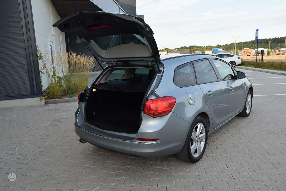 Opel Astra 2013 — photo 24