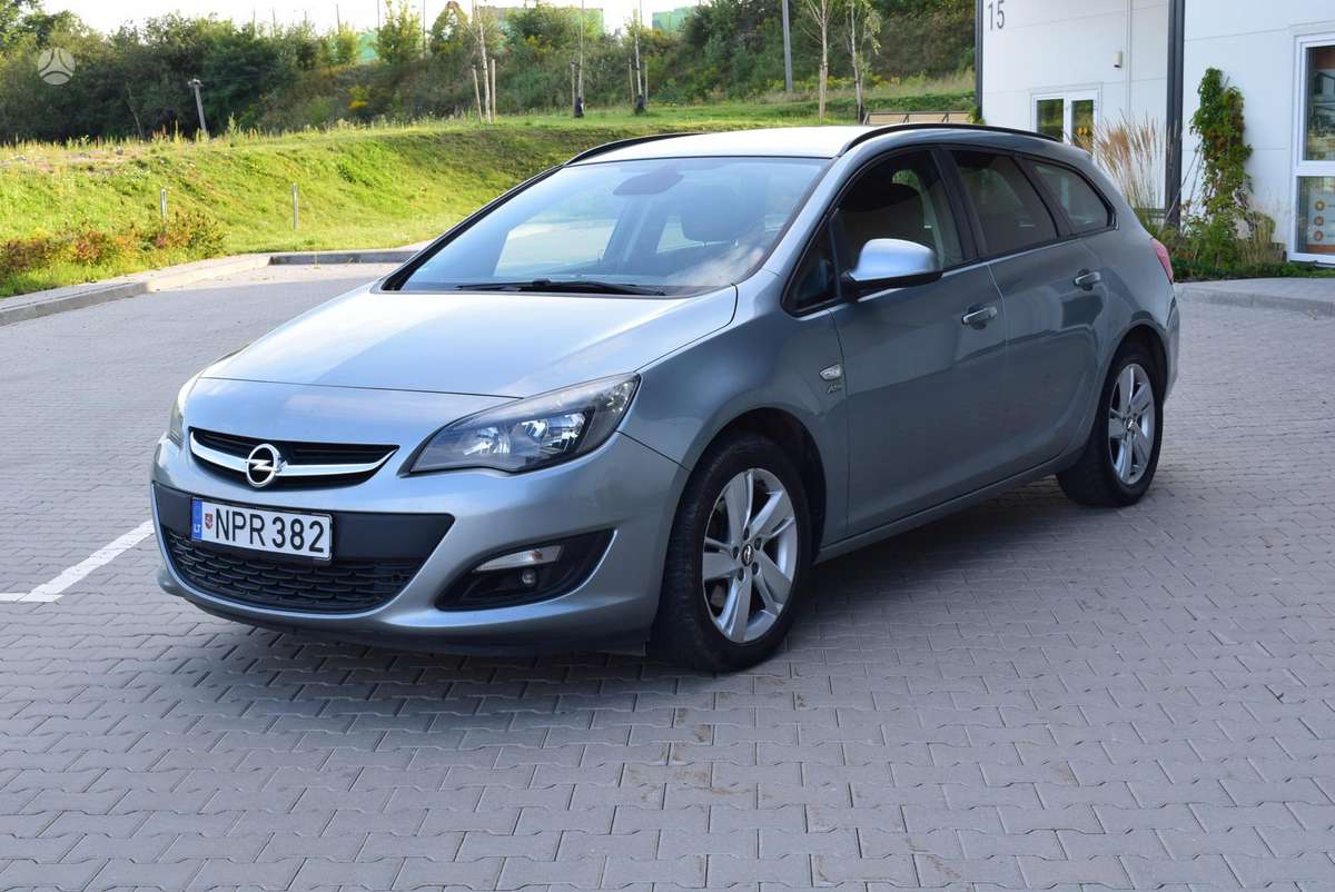 Opel Astra 2013 — interior