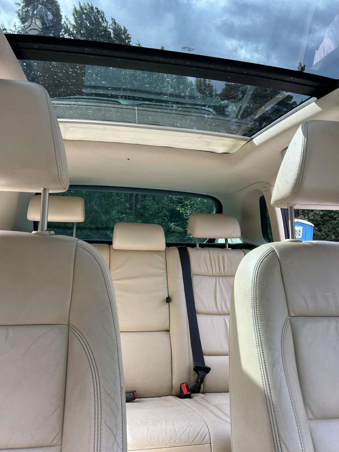 Volkswagen Tiguan 2010 — photo 11