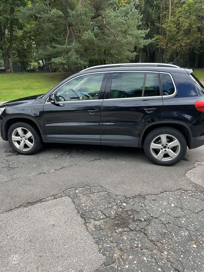 Volkswagen Tiguan 2010 — interior