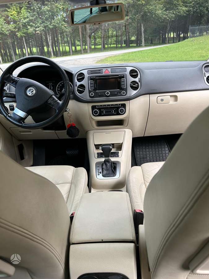 Volkswagen Tiguan 2010 — photo 7