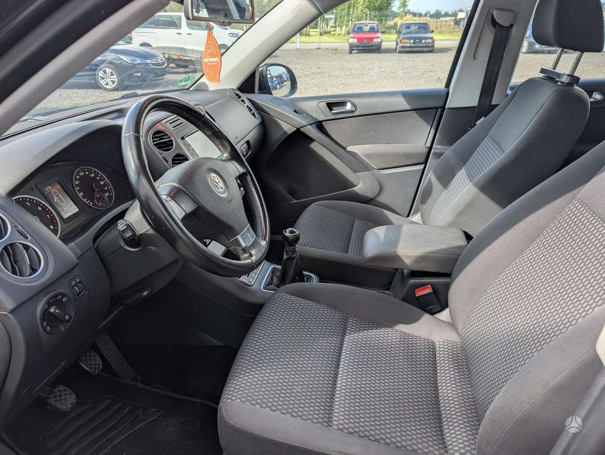 Volkswagen Tiguan 2010 — photo 20