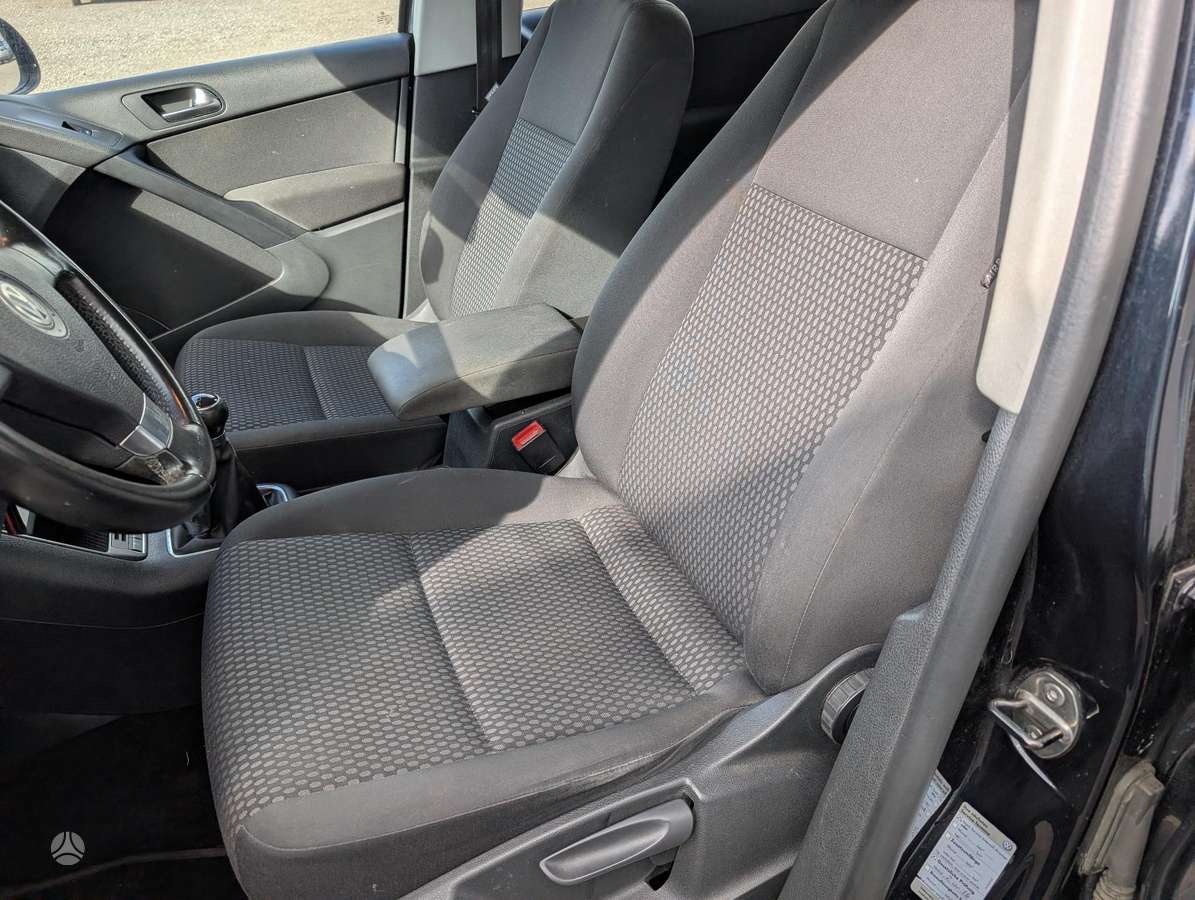 Volkswagen Tiguan 2010 — photo 21