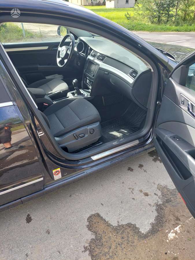 Skoda Superb 2011 — photo 12