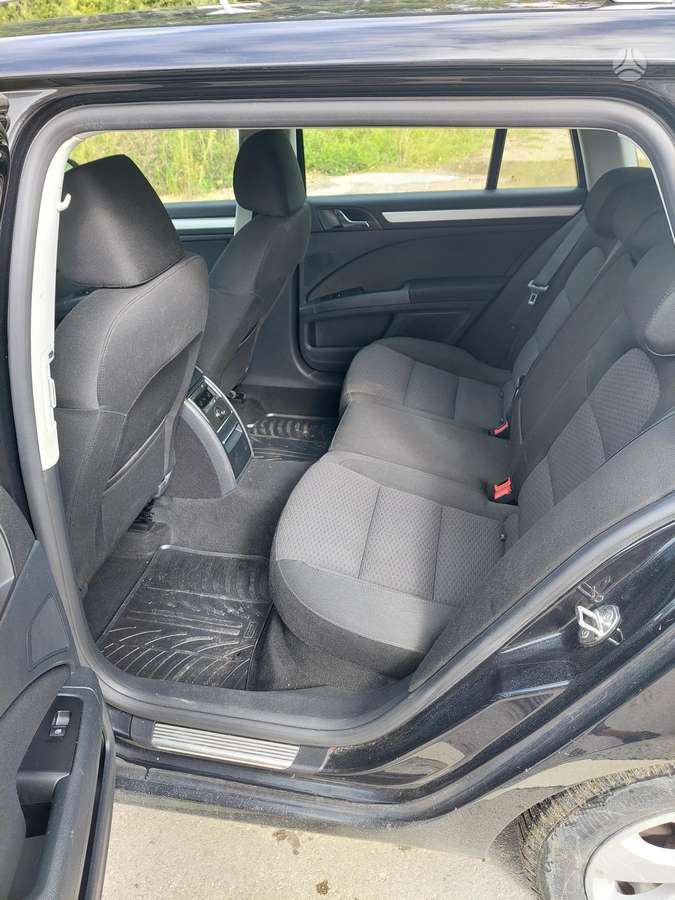 Skoda Superb 2011 — photo 17