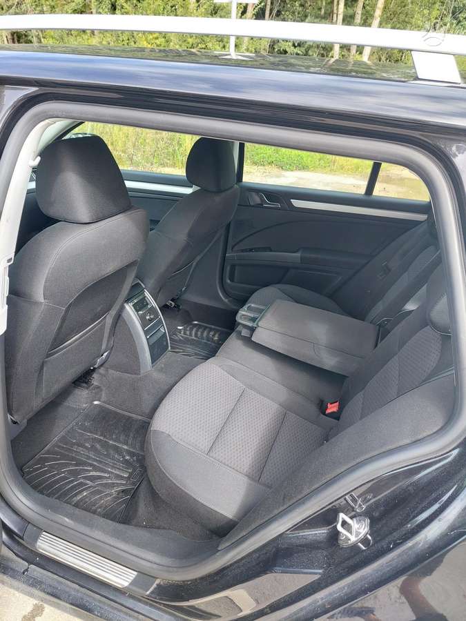 Skoda Superb 2011 — photo 18