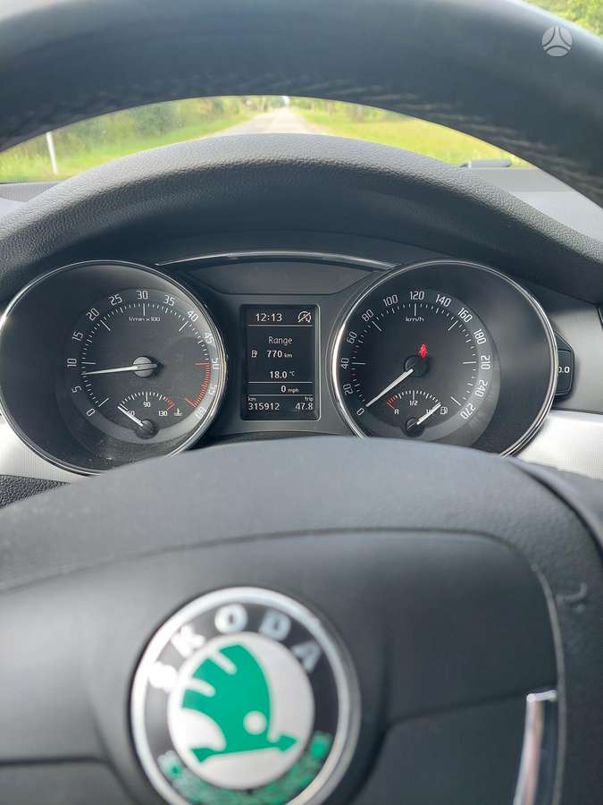 Skoda Superb 2011 — photo 22