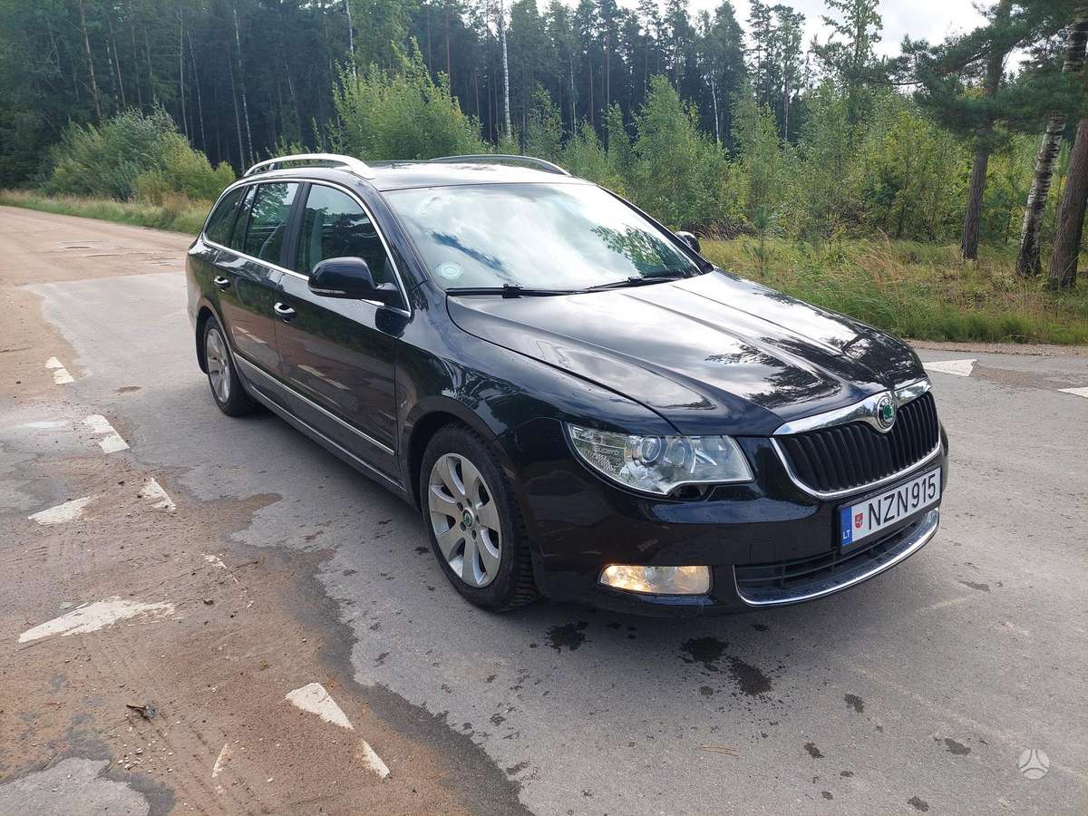 Skoda Superb 2011 — interior
