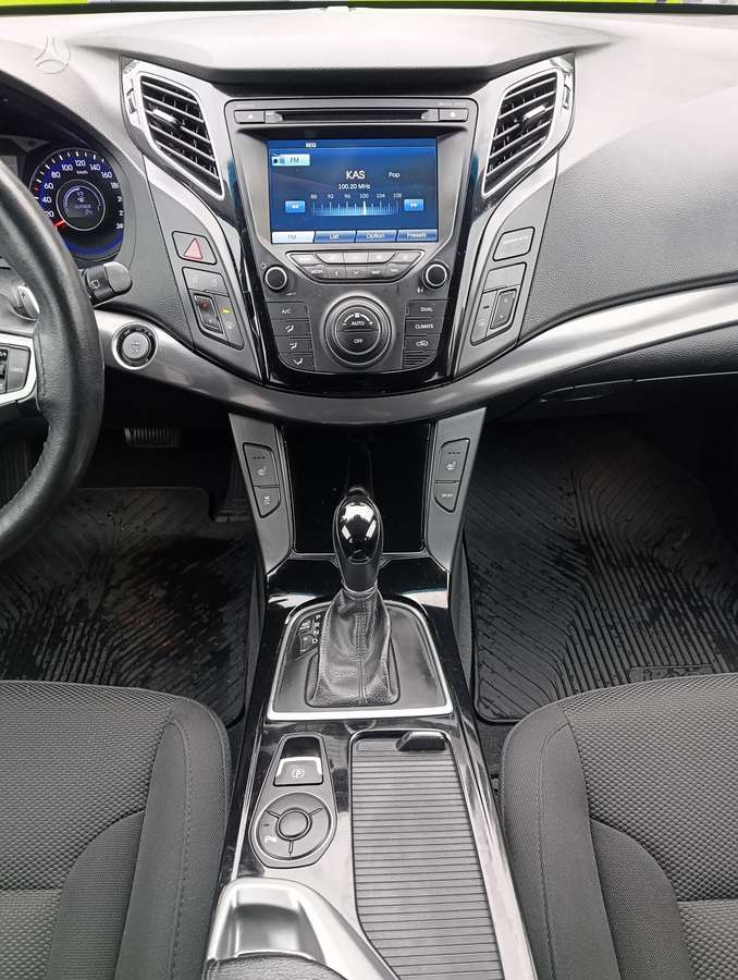 Hyundai i40 2012 — engine 1685 cm³, 136 HP (100kW)