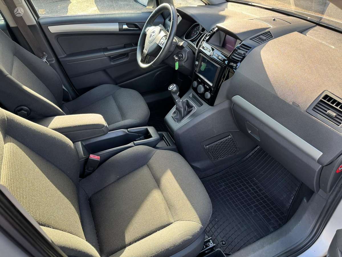 Opel Zafira 2013 — photo 15