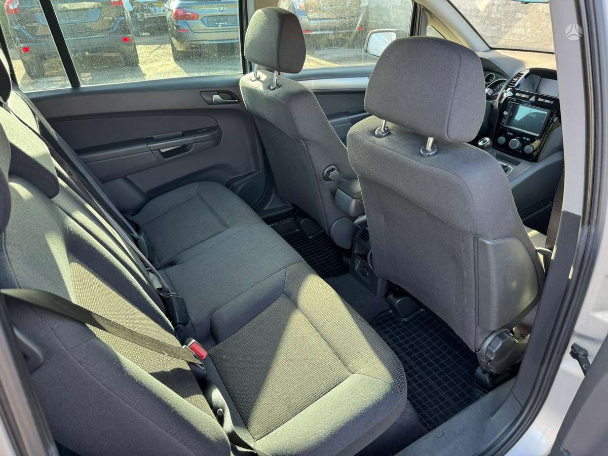 Opel Zafira 2013 — photo 16