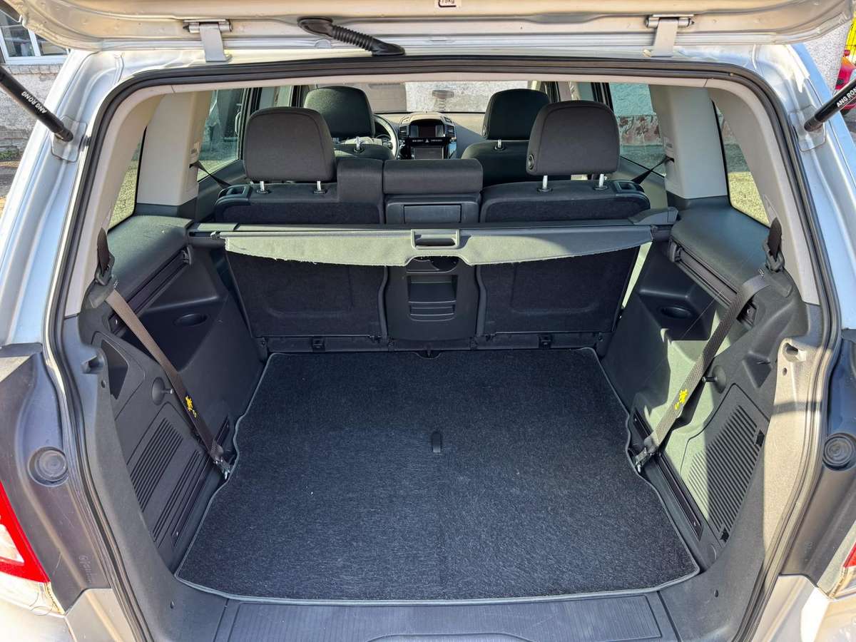 Opel Zafira 2013 — photo 17