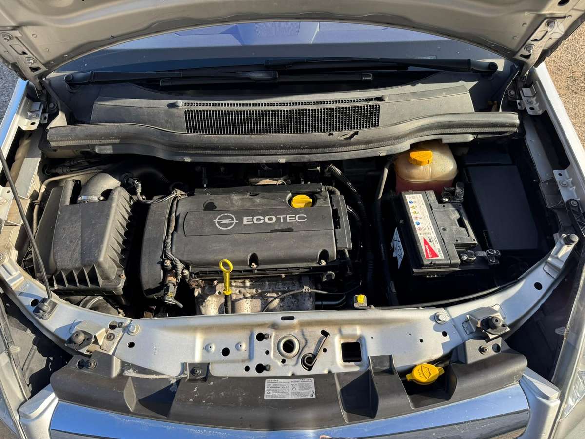 Opel Zafira 2013 — photo 20