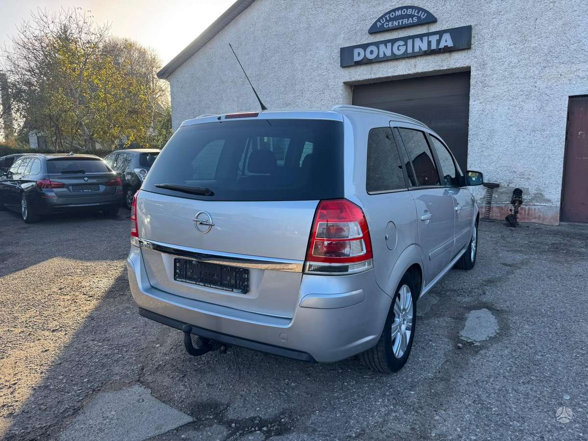 Opel Zafira 2013 — photo 5