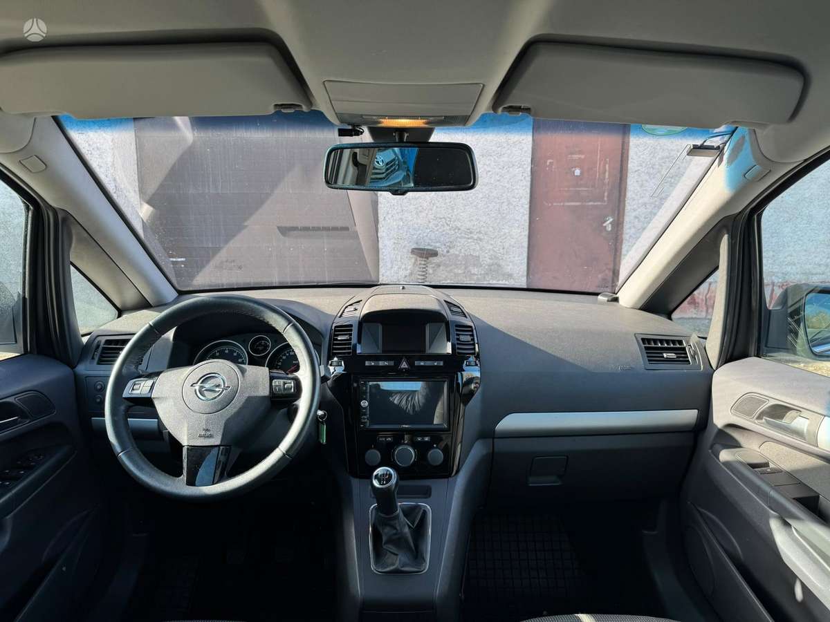 Opel Zafira 2013 — photo 7