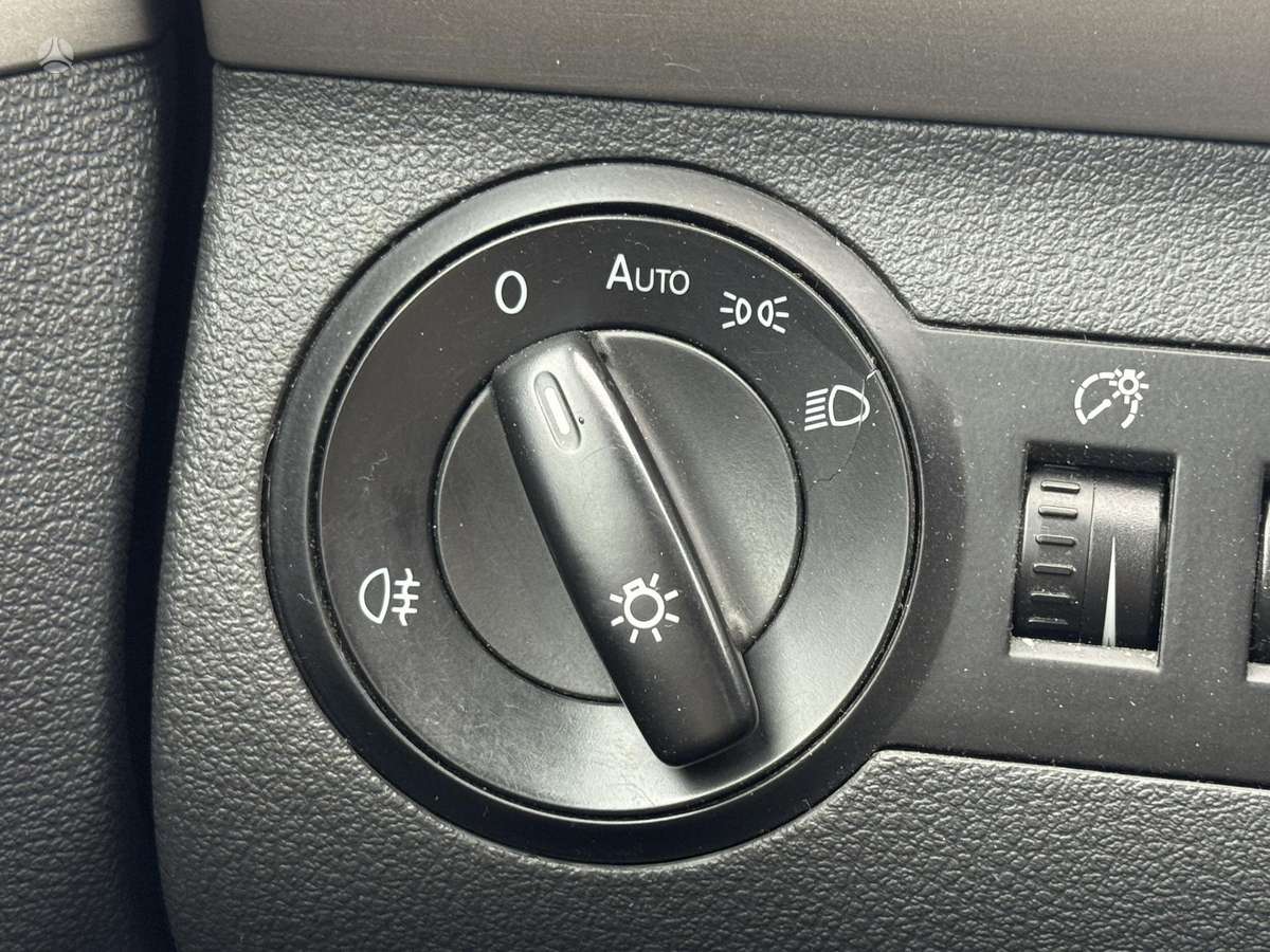 Volkswagen Touran 2008 — photo 16