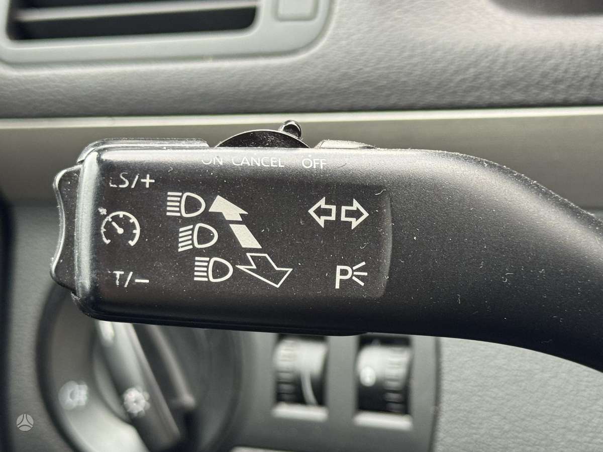 Volkswagen Touran 2008 — photo 17