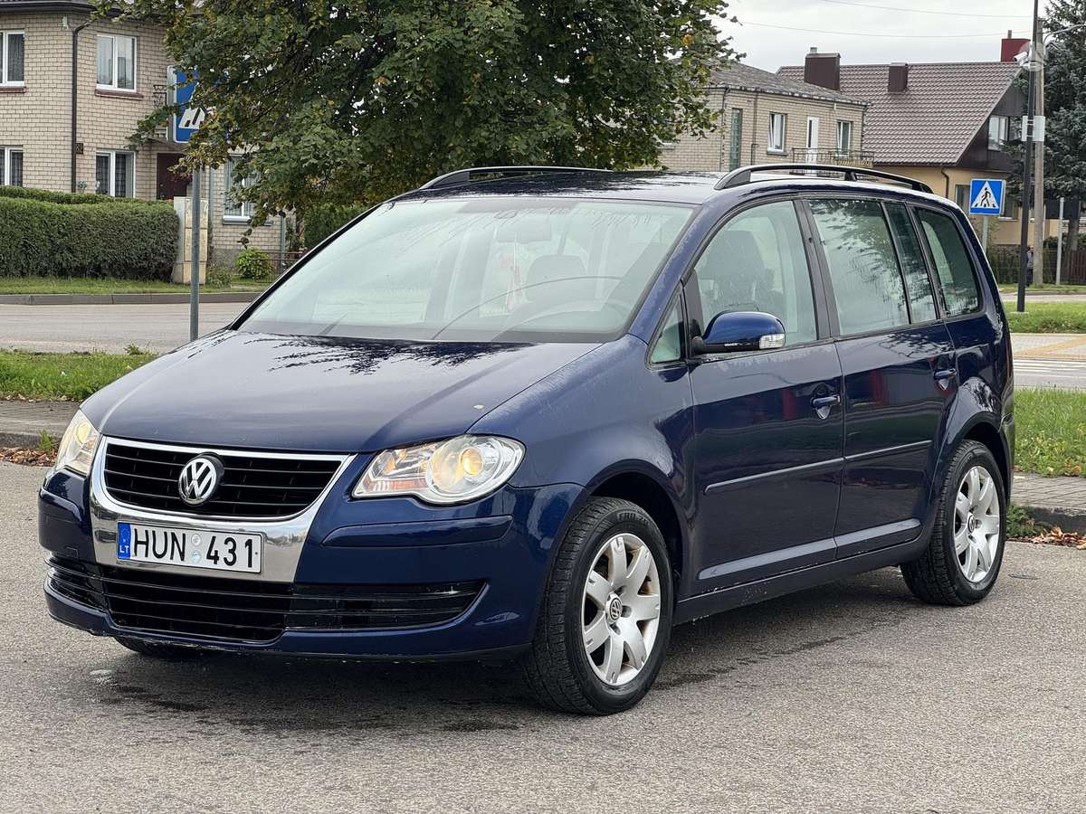 Volkswagen Touran 2008 — rear view