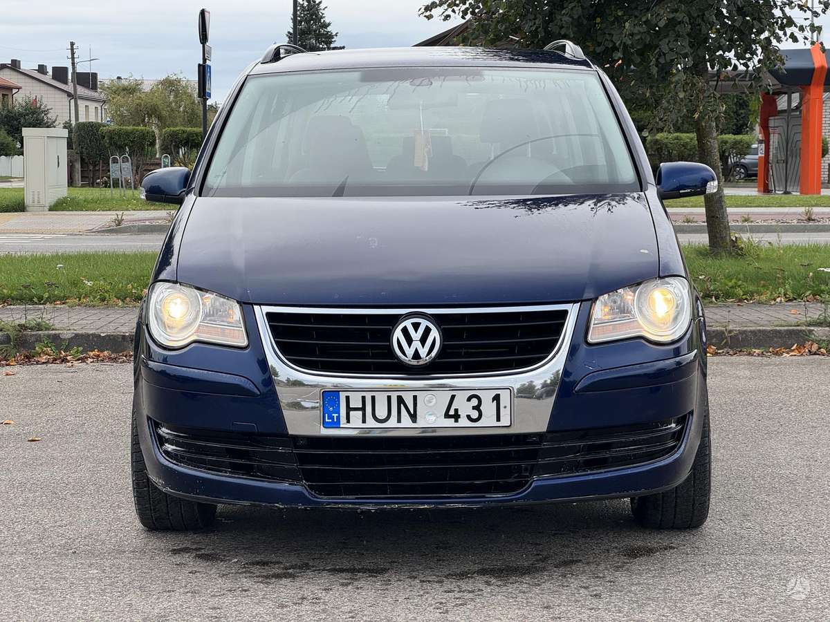 Volkswagen Touran 2008 — interior