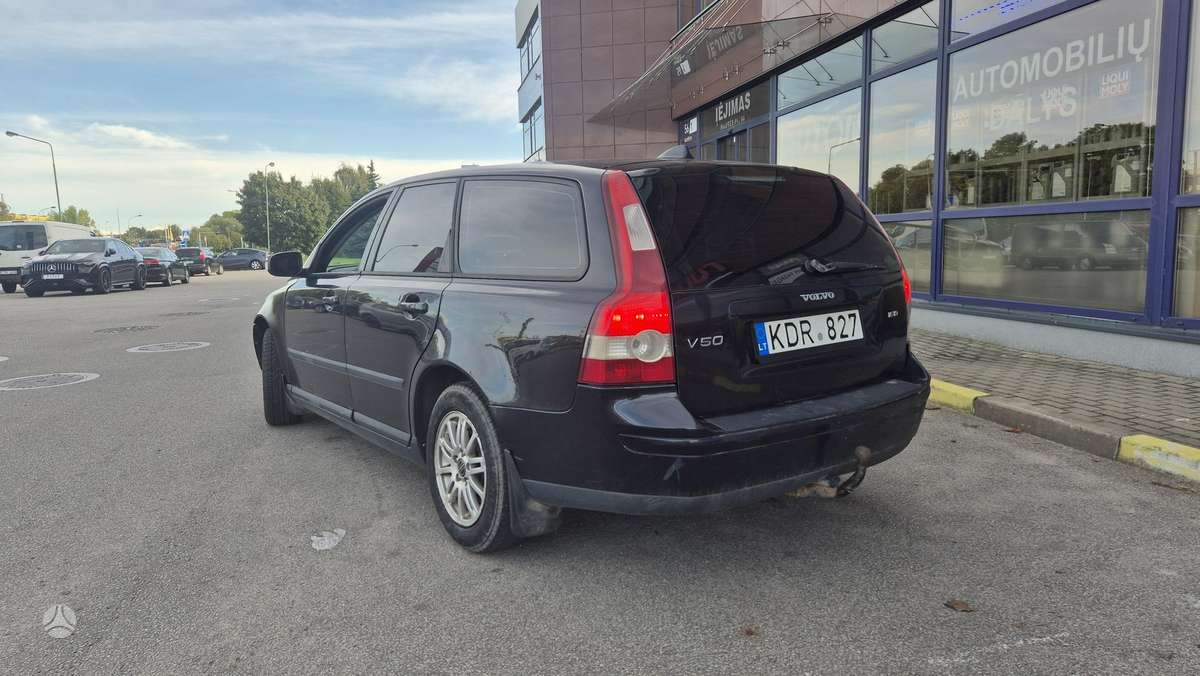 Volvo V50 2007 — interior