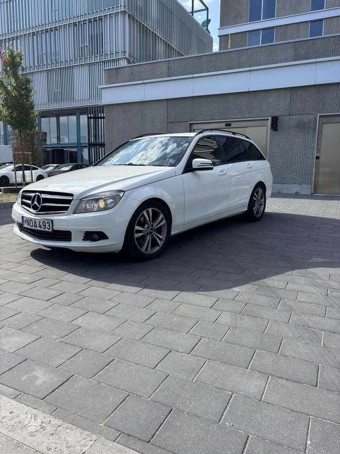 Mercedes-Benz C200, 2011