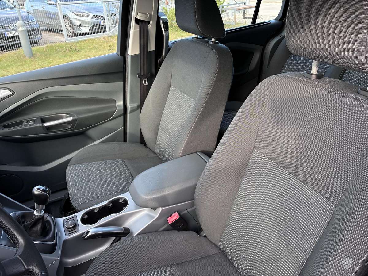 Ford Grand 2015 — photo 10