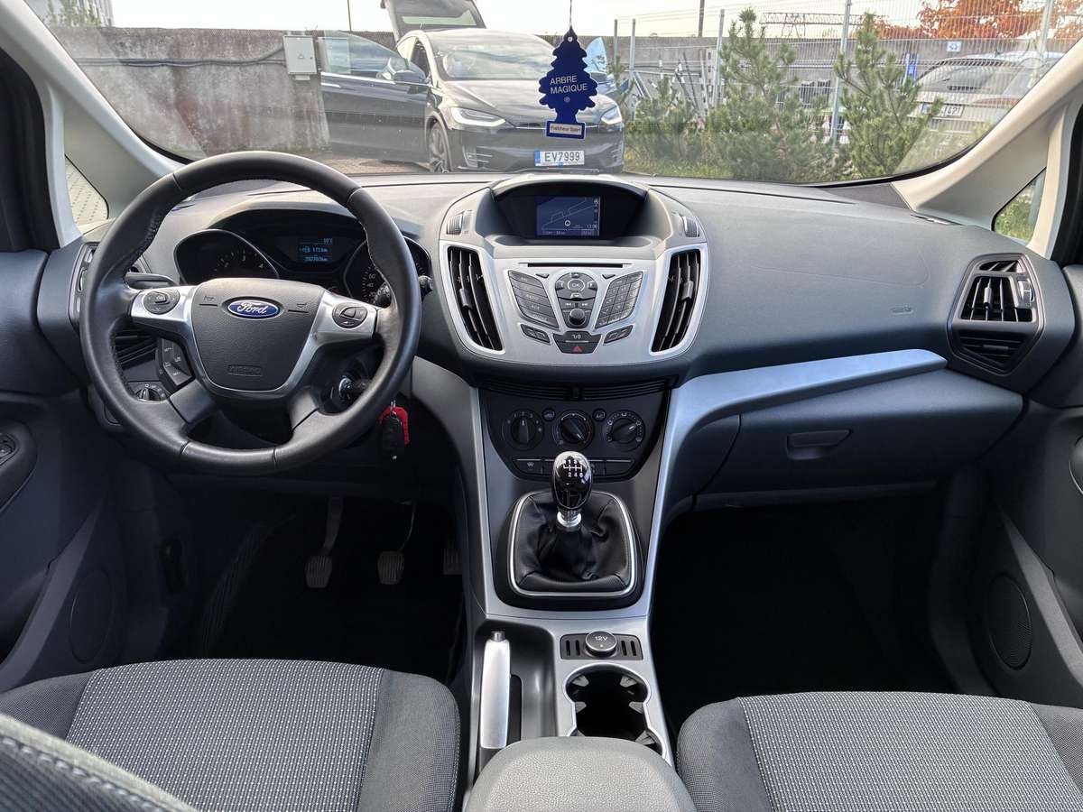 Ford Grand 2015 — photo 11