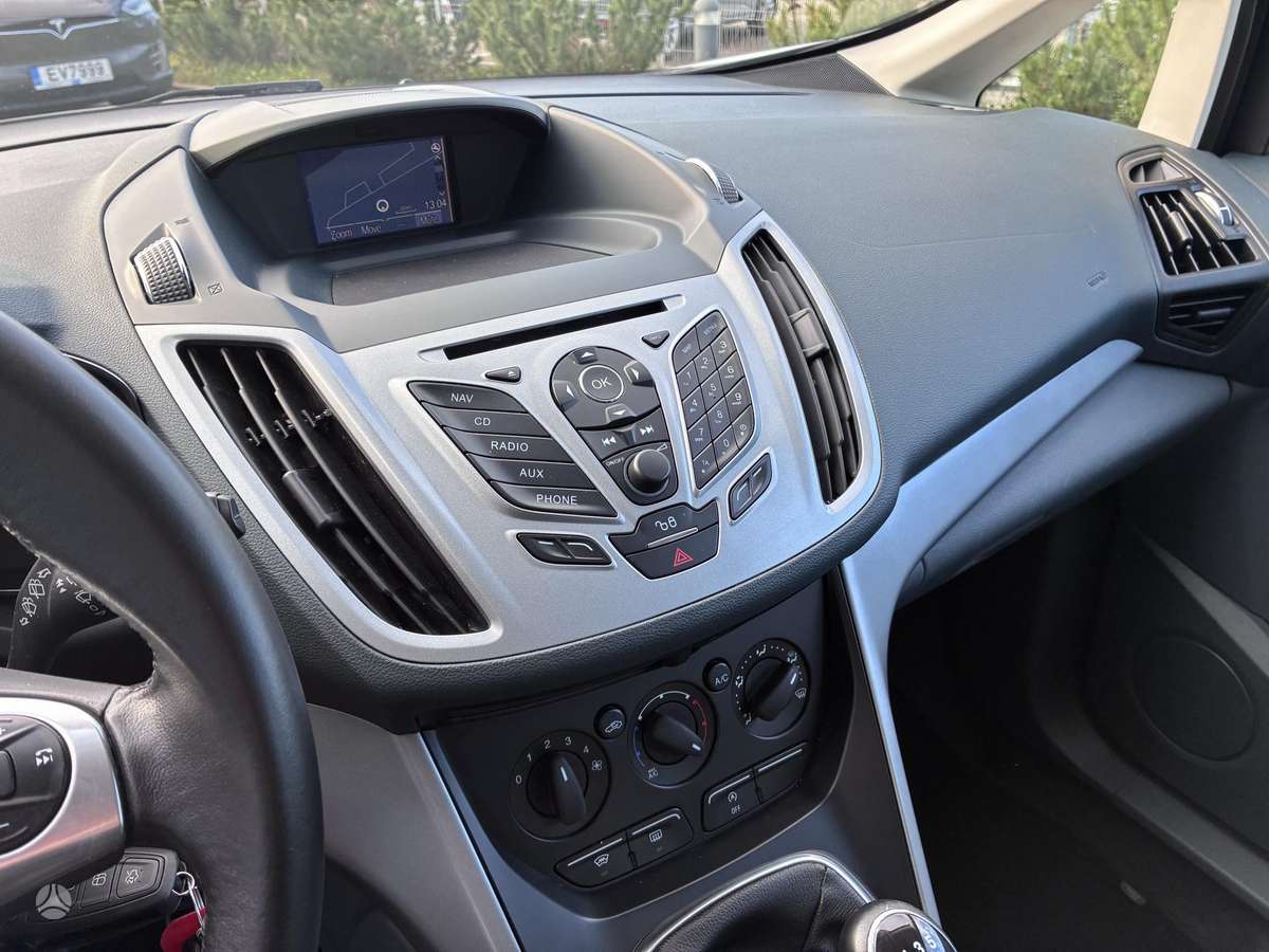 Ford Grand 2015 — photo 13