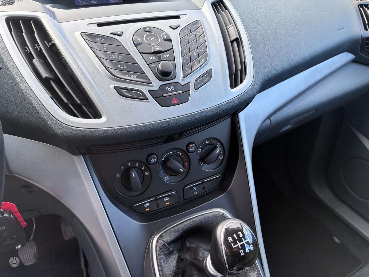 Ford Grand 2015 — photo 14