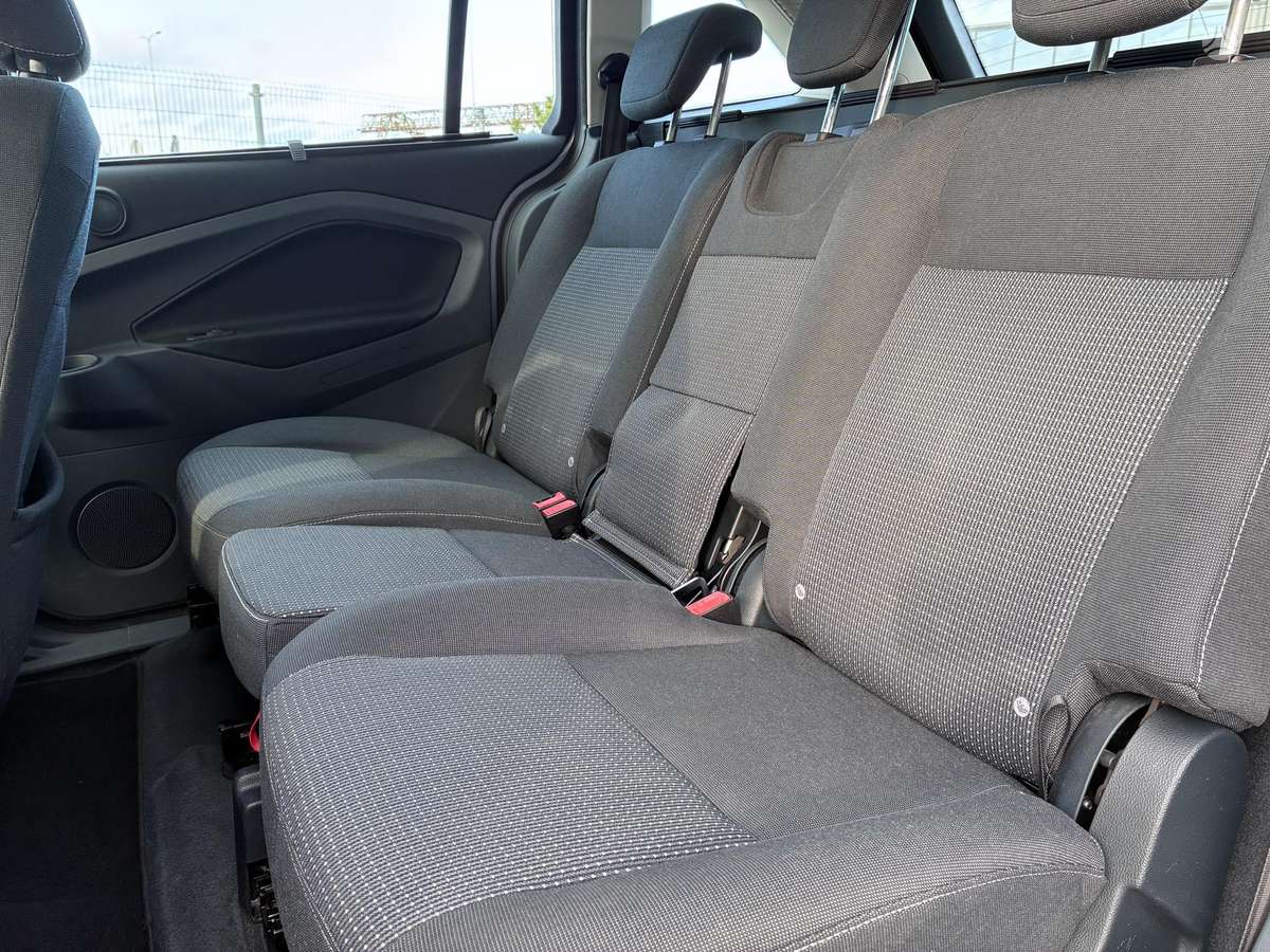 Ford Grand 2015 — photo 19