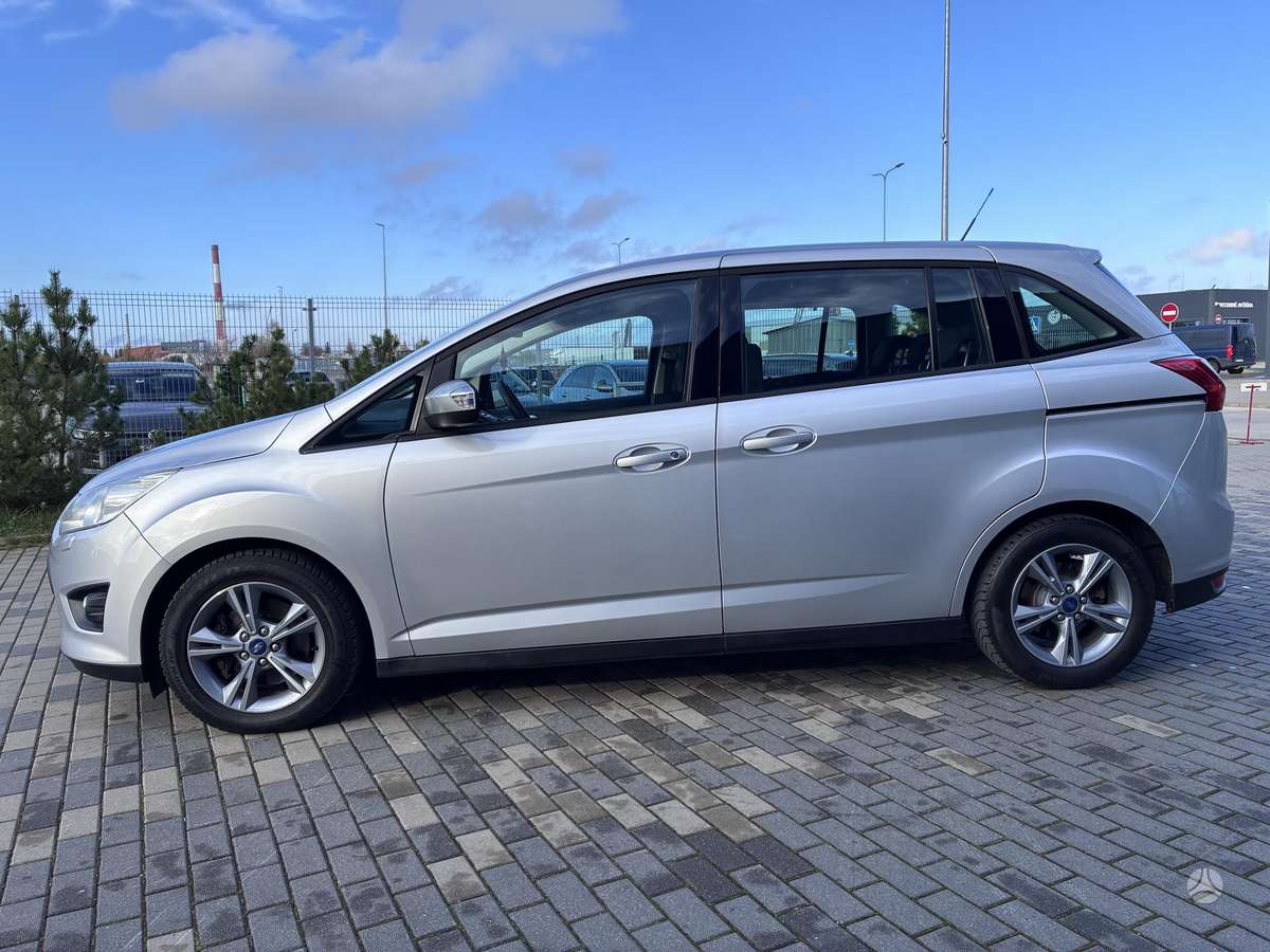 Ford Grand 2015 — rear view