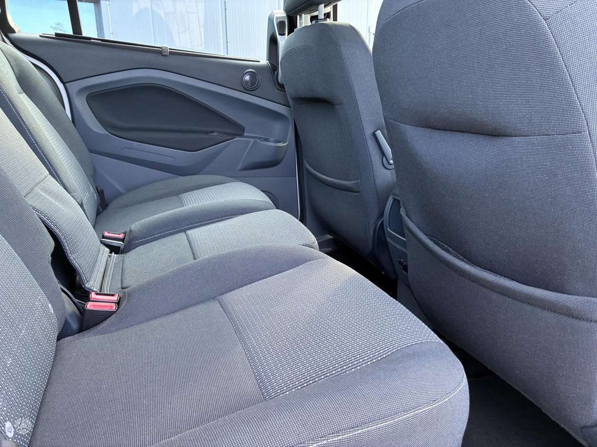 Ford Grand 2015 — photo 20