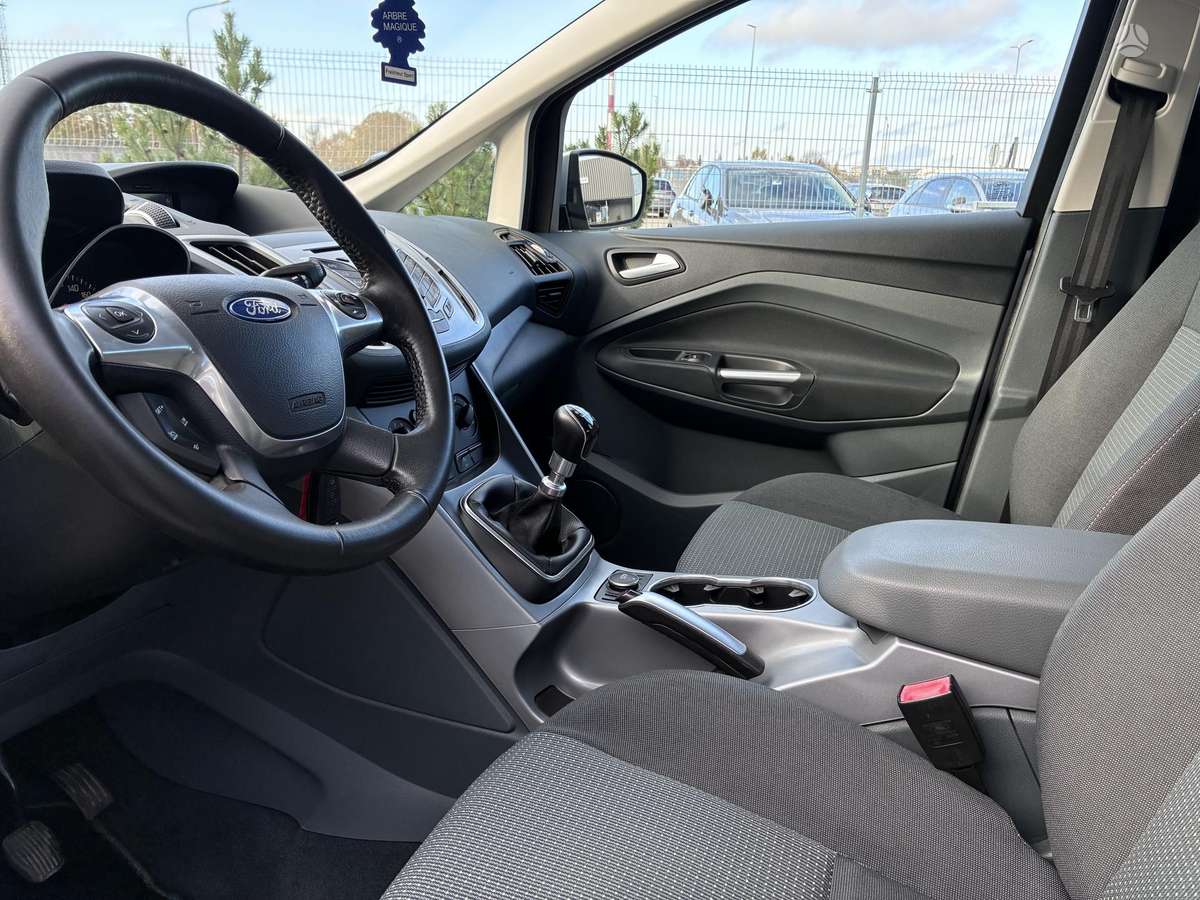 Ford Grand 2015 — photo 9