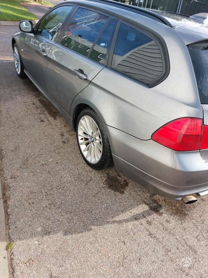 BMW 318 2010 — photo 5