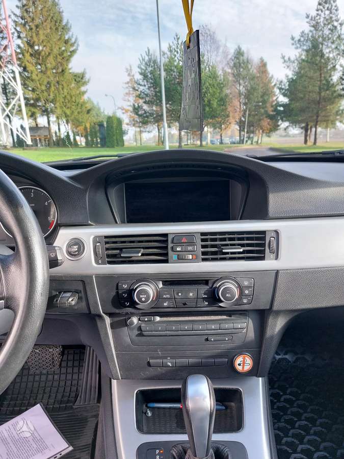 BMW 318 2010 — photo 6