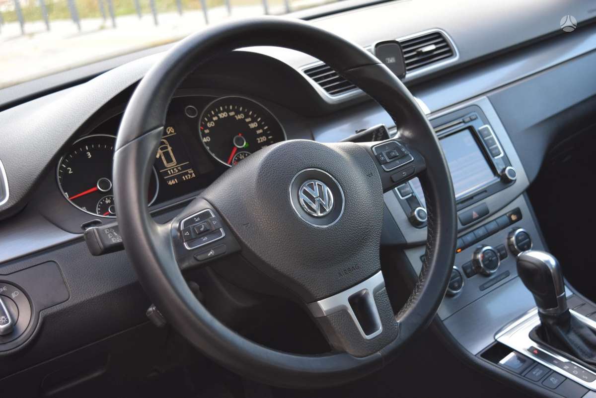 Volkswagen Passat 2012 — photo 12