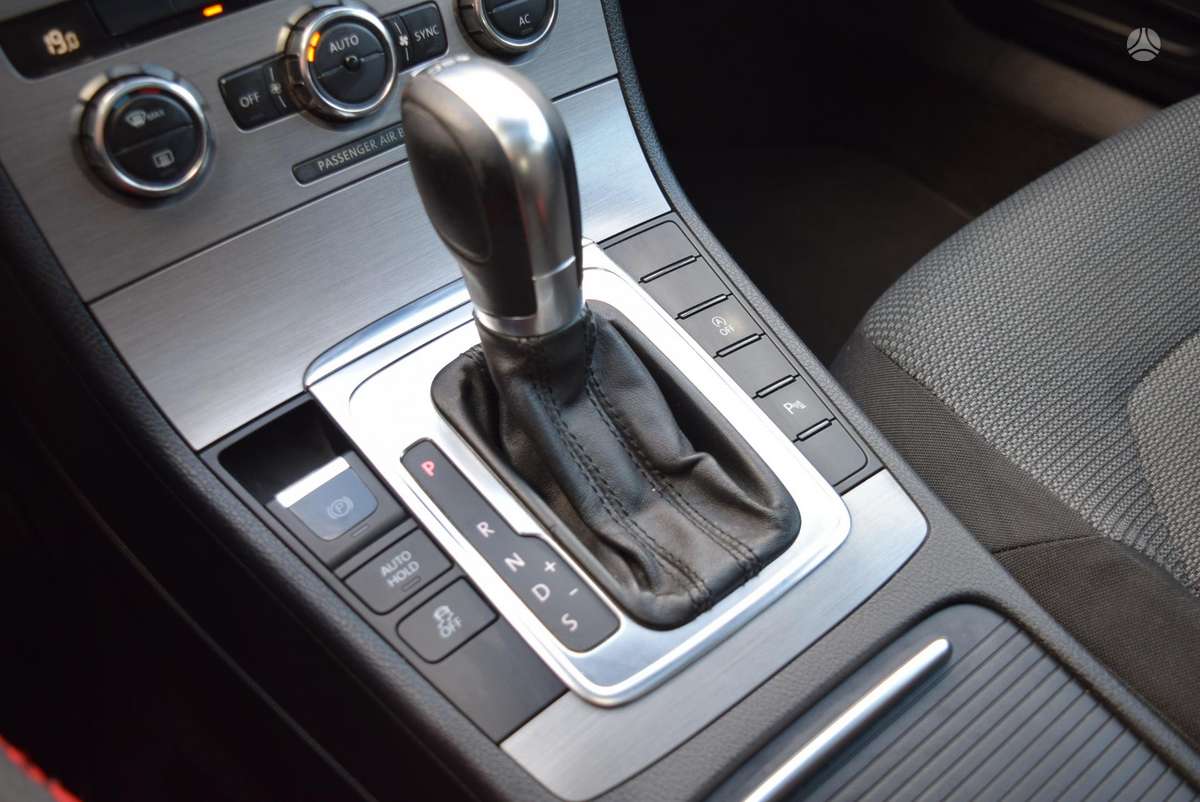 Volkswagen Passat 2012 — photo 13