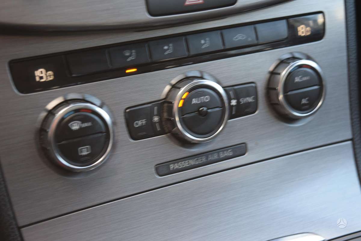 Volkswagen Passat 2012 — photo 14