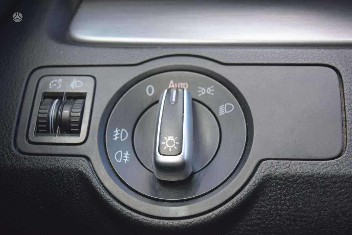 Volkswagen Passat 2012 — photo 17