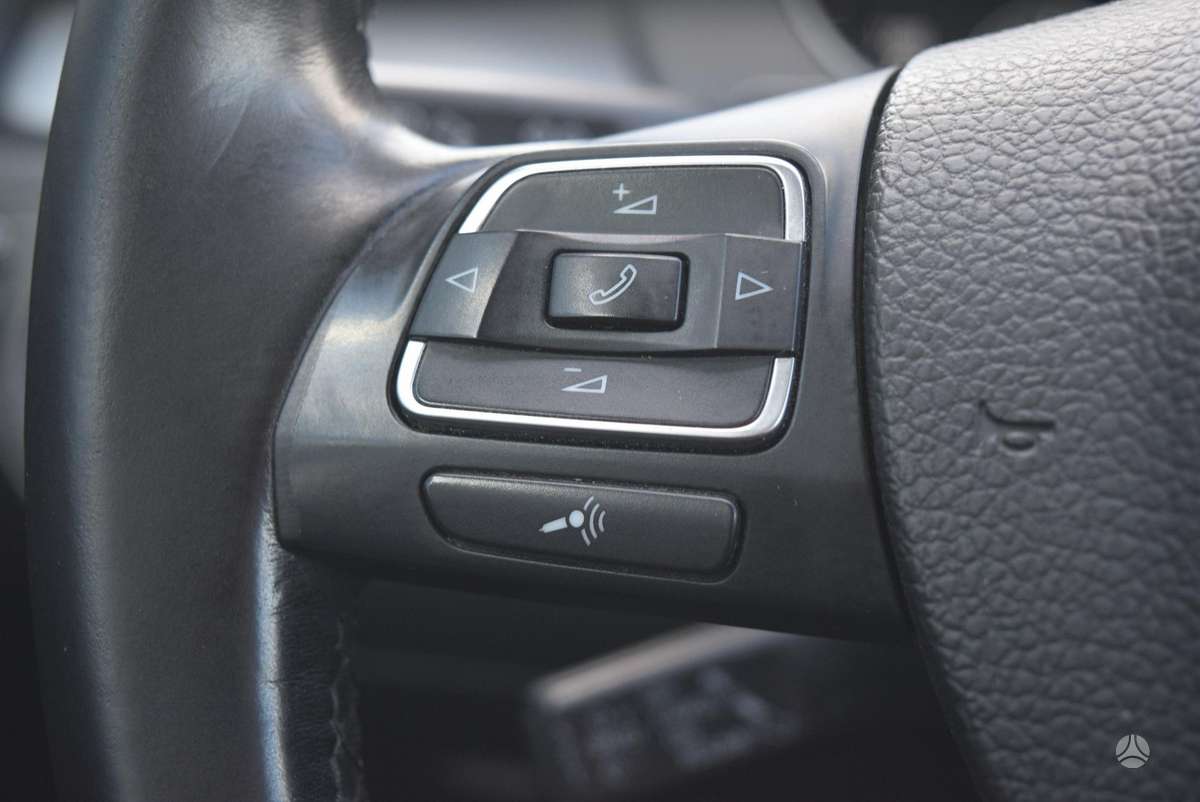 Volkswagen Passat 2012 — photo 19