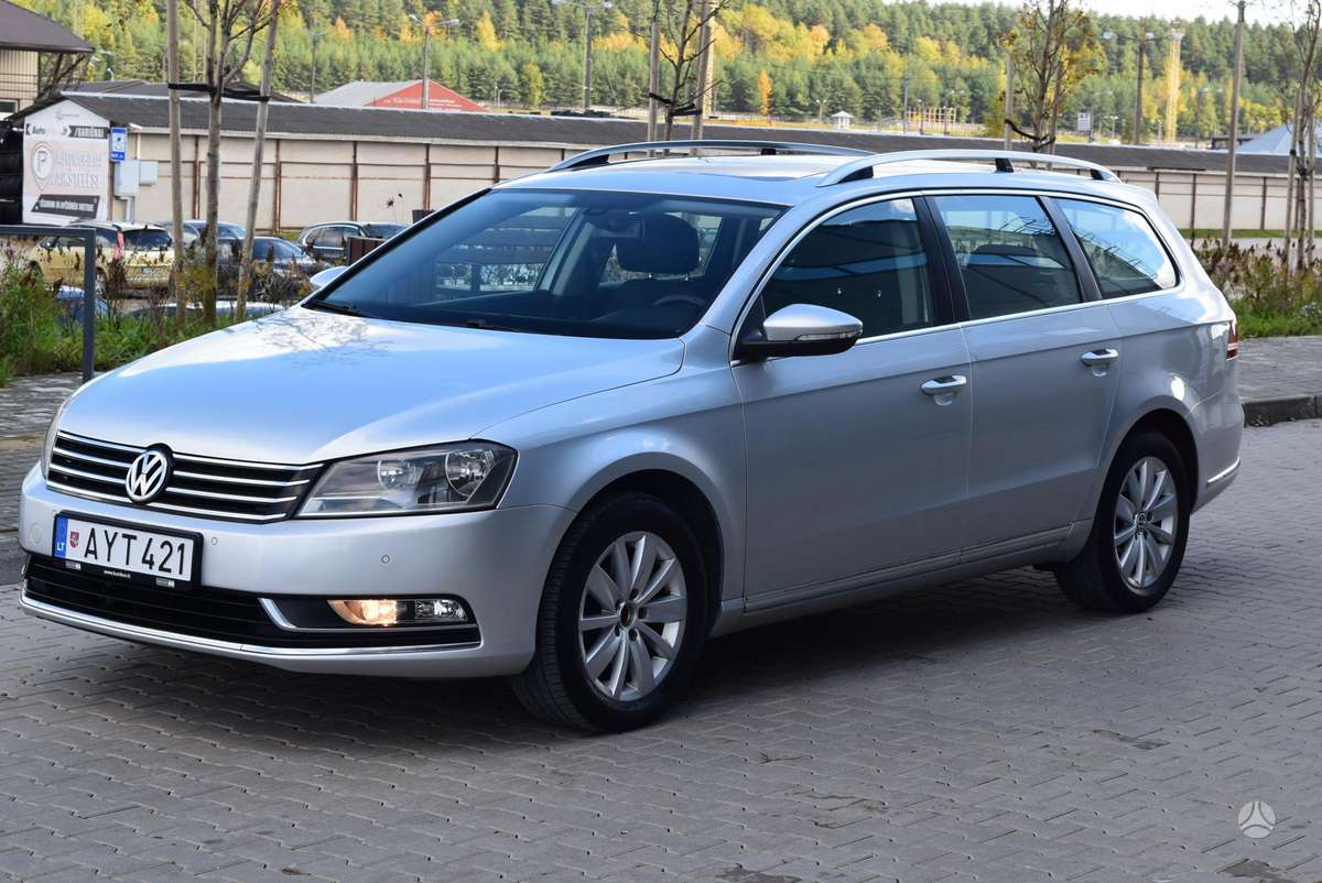 Volkswagen Passat 2012 — interior