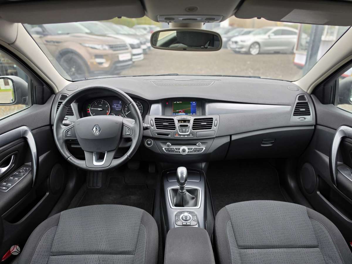 Renault Laguna 2010 — photo 11
