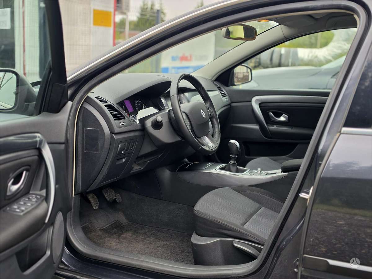 Renault Laguna 2010 — photo 12
