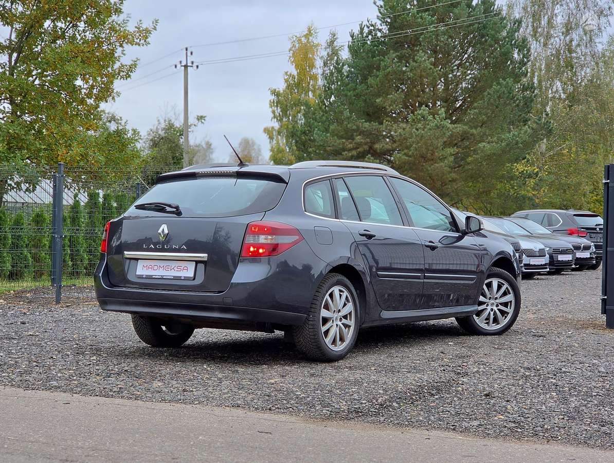 Renault Laguna 2010 — rear view