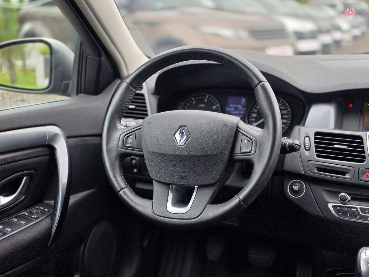 Renault Laguna 2010 — photo 20
