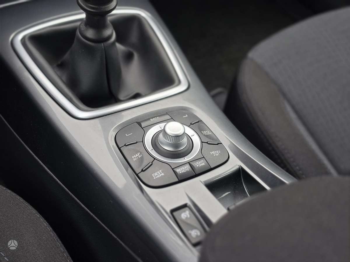 Renault Laguna 2010 — photo 21